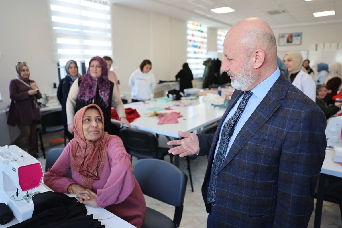 KOCASİNAN AKADEMİ İLE 7'DEN 70'E HERKESİN MUTLULUĞU ARTIYOR